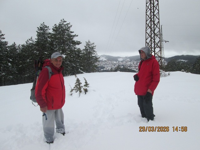 Beli kamen 881 mnv. U pozadini Čajetina.