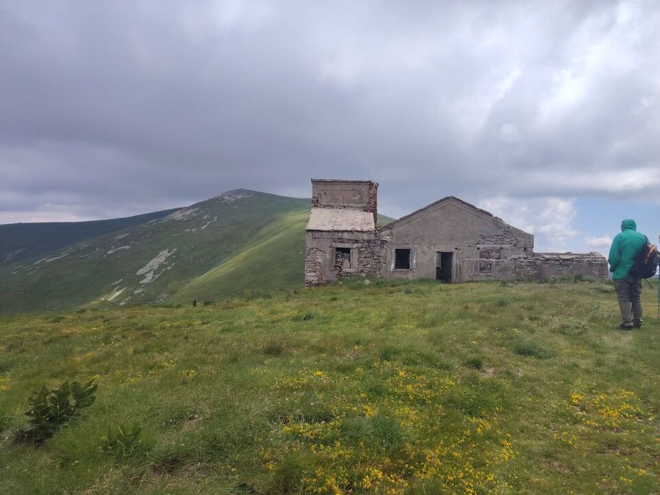 Izlazak na vrh Ruen pored karaule bivše JNA koja se nalazi na samoj granici sa Bugarskom.